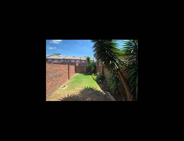 3 BEDROOM TOWNHOUSE FOR SALE IN BRACKENHURST